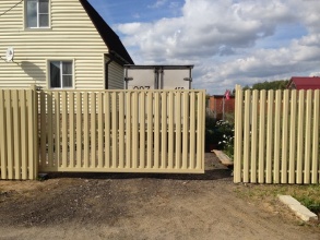 Ворота откатные из евроштакетника - пример 12 фото в Ворсме