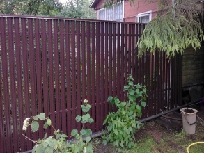 Забор из евроштакетника с бетонированием столбов 28 метров фото в Ворсме