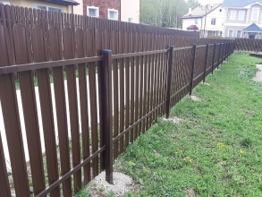 Забор из евроштакетника с утрамбовкой щебнем 70 метров фото в Ворсме