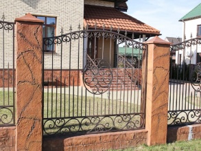 Кованые заборы на ленточном фундаменте 15 метров фото цена за метр