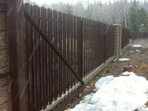 Забор из евроштакетника в шахматном порядке 122 метра фото в Ворсме