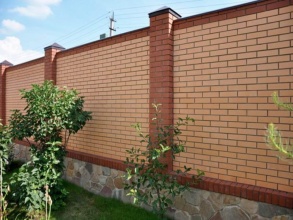 Кирпичный забор сплошной 80 метров фото в Ворсме