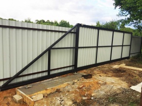 Откатные ворота с ручным управлением - пример 1 фото в Ворсме