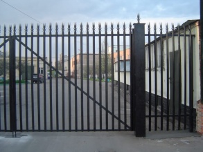 Сварные заборы с бетонированием столбов 12 метров фото в Ворсме