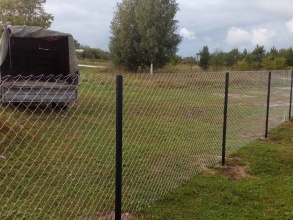 Забор из сетки рабицы в натяг 12 метров фото в Ворсме